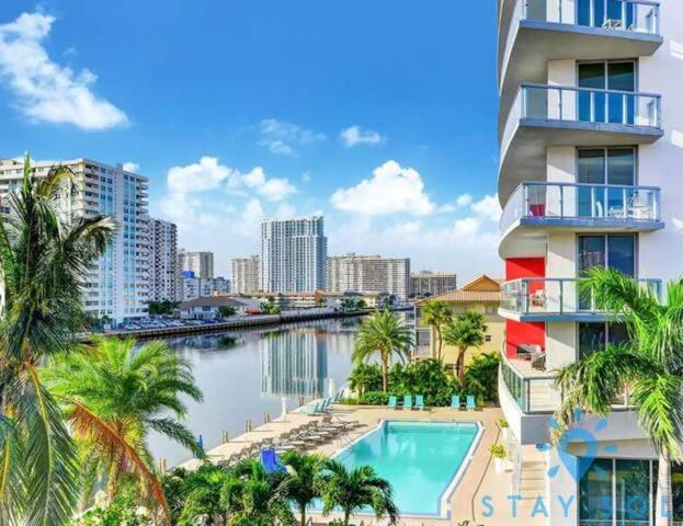 Resort Studio Balcony With Front Bay View Hallandale Beach Extérieur photo