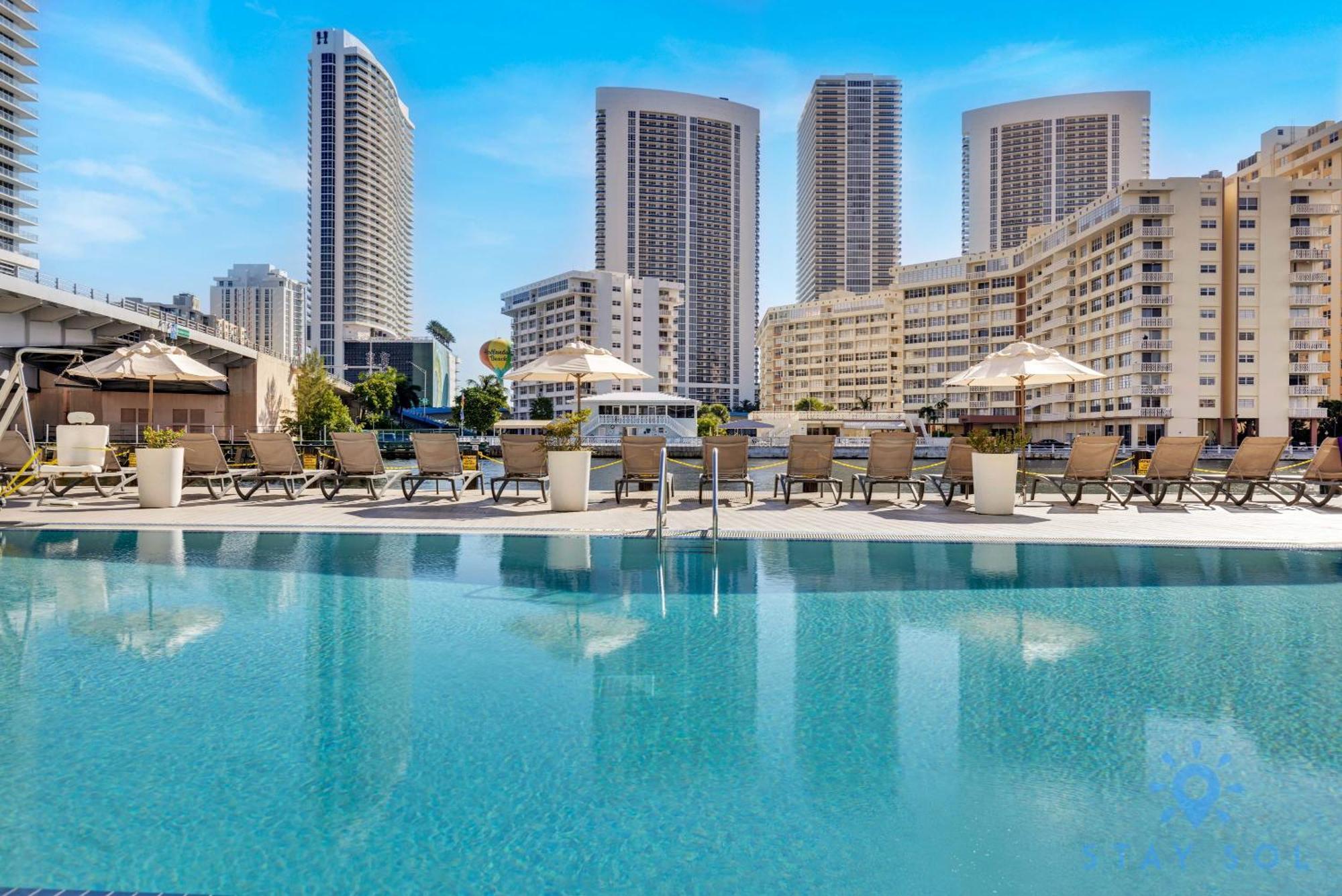 Resort Studio Balcony With Front Bay View Hallandale Beach Extérieur photo